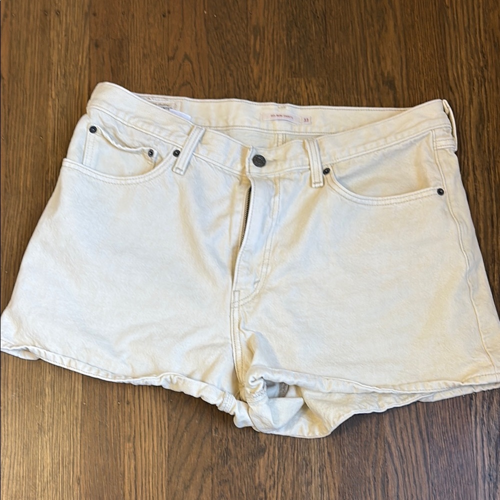 Levi’s women’s 80s mom shorts size 33